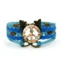 Bracciale in pelle intrecciata multistrato vintage con ciondolo segno di pace floreale. - Blu Stile 5