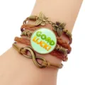 Bracciale in pelle intrecciata multistrato vintage con ciondoli a trifoglio e farfalla giornalieri. - Modello 6 / Marrone