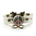 Bracciale in pelle bianca intrecciata multistrato con ciondolo floreale di pace e farfalle. - Bianco-Stile 12