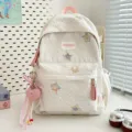 Sac à dos matelassé blanc mignon avec broderie d'étoiles colorées et accents roses pour étudiants. - Grand Avec Pendentif / Blanc Cassé