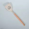Hitzebeständiger Silikon-Schlitzwender mit Holzgriff zum Kochen in Antihaft-Pfannen. - Silikon-Schlitzwender mit rundem Holzgriff, Khaki