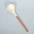 Louche à soupe en silicone avec manche en bois, cuillère de cuisine résistante pour poêles. - Crème