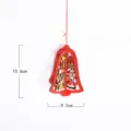 Adorno colgante de campana de navidad de madera roja con Papá Noel oso para árbol. - Estilo con cascabeles