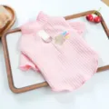 Dettaglio maglione per animali rosa a costine con anello di trazione e stella ricamata. - XS / Rosa