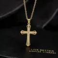 Detailweergave van een prachtige gouden ketting met kruishanger en schitterende zirkonia's. - Kruis Ketting / Goud