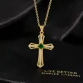 Gouden kruis hanger ketting met groene zirkonia en steentjes voor modieuze stijl - Groene Strass Kruis Halsketting / Goud