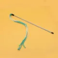 Baguette de jeu pour chat avec perles turquoise sur fond jaune vif - Nouvelle Baguette Épi de Blé (Tige Bleue)