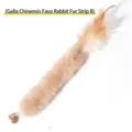 Jouet à mâcher pour chat en fausse fourrure de lapin avec plumes naturelles et fruit de galle - Bâton Fausse Fourrure de Lapin aux Galles / Couleur d'origine