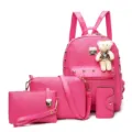 Élégant ensemble de sac à dos rose 4 pièces pour femmes, avec sac bandoulière et portefeuille. - Rose rouge