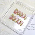 Vue détaillée des faux ongles cat-eye avec dégradé court et accents de strass scintillants. - XS / Style Court Strass Dégradé / Boîte en Plastique Sans Colle Gel