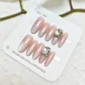 Detalle de uñas postizas degradado rosa nude ojo de gato, manicura con pedrería ovalada. - XS [Talla muy pequeña] / Rosa Nude Con Strass Brillante (Estilo Tarjeta De Papel Kit De Cinco Herramientas)