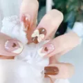 Uñas postizas hechas a mano en tonos marrones y beiges con bonitos lazos 3D y perlas. - Estilo 4 (SFDZ118) / Tipo con Pegamento de Gelatina