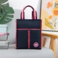 Donkerblauwe geïsoleerde lunchtas met rood-witte bandjes draagbare thermische bentotas - S / Donkerblauw