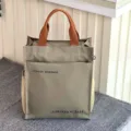 Grijsgroene meerlagige canvas shopper met bruine handvatten, praktische forensentas. - 808 kaki letters