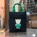 Bolso tote de lona negra con asas verdes y lindo estampado de oso para la escuela o trabajo. - Oso de peluche / Negro