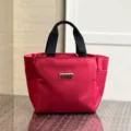Stylische Oxford-Stoff-Lunchtasche mit großer Kapazität, robusten Griffen und Logo. - S / Etikettenschild / Rot