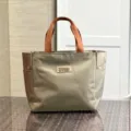 Modische minimalistische große Segeltuch Lunch Handtasche Pendlertasche im Kontrastfarben-Design. - L / Etikettenschild / Khaki