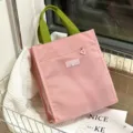 Grote color-block lunchtas handtas voor studenten en kantoorarbeiders, roze met groen handvat. - Roze