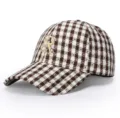 Elegante gorra de béisbol de cuadros marrones y blancos para hombre y mujer estilo retro. - Ajustable / Café Oscuro