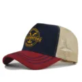 Clásica gorra trucker Yellowstone Ranch con parte trasera de malla transpirable y visera. - Ajustable / Burdeos y Marino