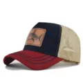 Gorra de béisbol de malla con parche de cuero de tiburón, gorra trucker transpirable. - Ajustable / Burdeos y Marino