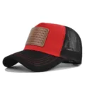 Casquette trucker rouge et noire avec dos en maille et patch en cuir d'arbre pour sport. - Réglable / Noir/Rouge avec Surpiqûres Rouges (CM813-10)