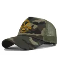 Primer plano detallado de la gorra de camuflaje de malla con el logotipo de Yellowstone Ranch. - Ajustable / Camuflaje Caqui