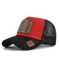 Rood-zwarte mesh honkbalpet met een vintage leer tractor patch en gebogen rand. - Zwart Rood Contrast Zwart Gaas