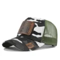 Camouflage trucker pet met groen mesh en bruine lederen tractor patch voor heren. - Witte camouflage