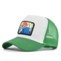 Grüne und weiße Trucker Cap mit gesticktem Berg- und Sonnen-Aufnäher für den Sommer. - Verstellbar / Grün und Weiß