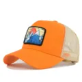 Nahaufnahme der orangefarbenen Trucker-Baseballkappe mit malerischem Berg-Patch-Motiv. - Verstellbar / Helles Orange