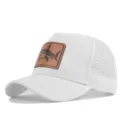 Gorra de béisbol de malla blanca con parche de tiburón de cuero marrón gorra trucker veraniega - Ajustable / Blanco