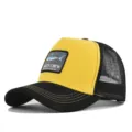 Detailansicht Schwarz-Gelbe Mesh Trucker Cap mit Haifisch Aufnäher und atmungsaktivem Netz. - CM715-14 Schwarz & Gelb / Verstellbar