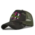 Dettaglio cappello trucker mimetico con toppa stampata Mama e retro in rete traspirante. - Regolabile / Grigio Camouflage