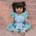 Poupée reborn de 20 pouces avec robe licorne bleue et jouet en peluche éléphant. - Style Robe Bleue Licorne (Q20-003-071) / Poupée Reborn 50 cm