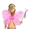 Nahaufnahme von rosa Schmetterlingsflügeln und Feenstab für 18-Zoll-Puppen-Kostümzubehör. - Für 18 Zoll Puppe / Rosa Schmetterling Stil (PJ-007)