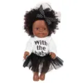 12-Zoll schwarze Babypuppe Spielzeug mit lockigem Haar, süßem Schleifen-Haarband und Tüllkleid. - Schwarz und Weiß Batik (Q12-114C) / 30cm