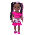 14 Zoll schwarze Mode Puppe mit rosa schwarz geflochtenem Haar und süßem Outfit. - Schwarz Rosa Lange Zöpfe Kleid Stil (Q14-033C-054) / 14 Zoll