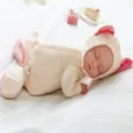 Silikon Reborn Babypuppe schlafendes Kleinkind Spielzeug mit süßer Katzenohren Mütze - Schlafende Beige Katze