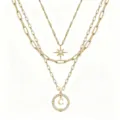 Dettagli della collana rétro multistrato con ciondolo lettera bussola e stella. - Modello C