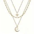 Collana multilivello dorata con ciondoli stella luna lettera D e strass per donne. - Modello D