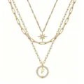 Collana multistrato vintage da donna con ciondolo lettera bussola e catena color oro fine. - Stile F