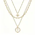 Collana multistrato dorata con ciondolo bussola lettera e dettaglio stella cristallo. - Stile G
