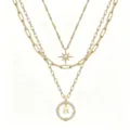 Collana multistrato vintage dorata con stella a sei punte e ciondolo a bussola con lettera. - Stile H