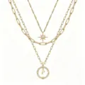 Set di collane d'oro a più strati con pendenti a stella e lettera bussola per le donne. - Modello P