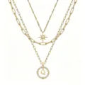 Collana multistrato dorata con ciondolo bussola lettera Q e stella per donna elegante. - Modello Q