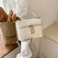 Bolso de mano blanco acolchado con cadena estilo coreano moda bolso cruzado minimalista. - Blanco Sin Colgante