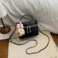 Bolso cruzado acolchado negro para mujer con cadena, pequeño bolso cuadrado elegante estilo coreano. - Negro Con Colgante