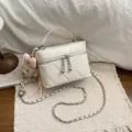 Bolso cruzado acolchado con cadena para mujer, elegante y bonito bolso de hombro. - Blanco Con Colgante
