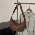 Borsa a tracolla in nylon elegante da donna, borsa a spalla casual minimalista di grande capacità. - Marrone
